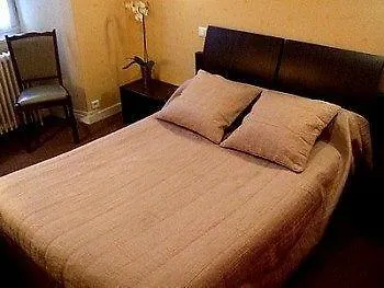 Hotel Logis L'ecu De France 3*