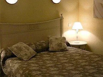 Hotel Logis L'ecu De France Mauriac (Cantal)