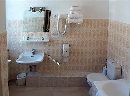 Hotel Logis L'ecu De France Mauriac (Cantal)
