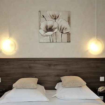 Logis L'ecu De France Hotel 3*