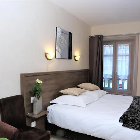 Logis L'ecu De France 3*
